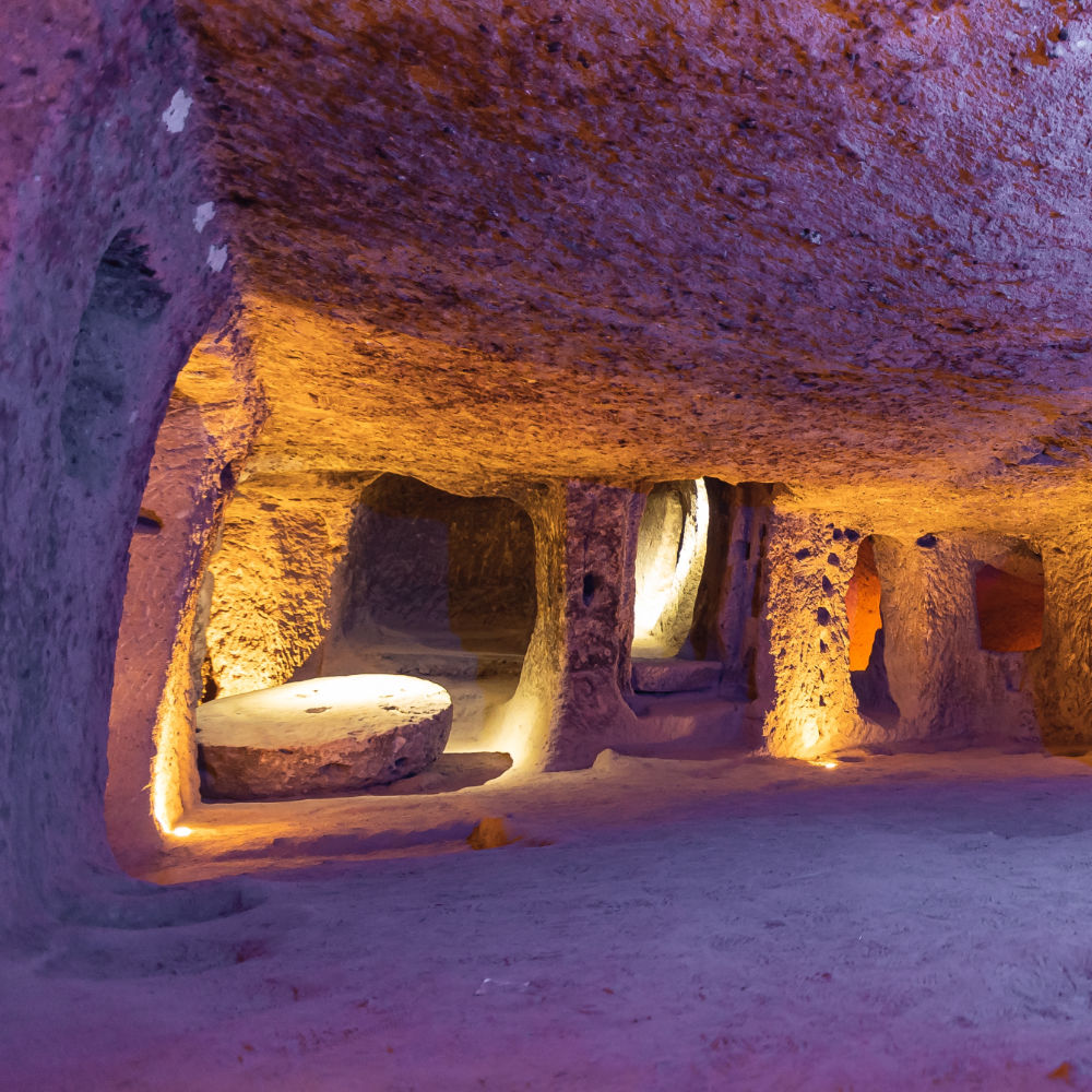 Derinkuyu, città sotterranea antica nelle grotte della Cappadocia, Turchia - quadrata