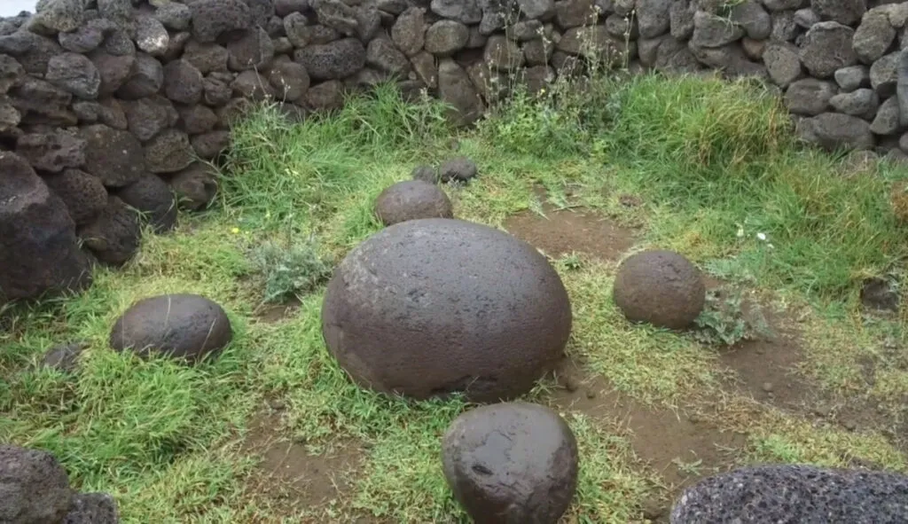 Isola di Pasqua - Antiche sfere di pietra