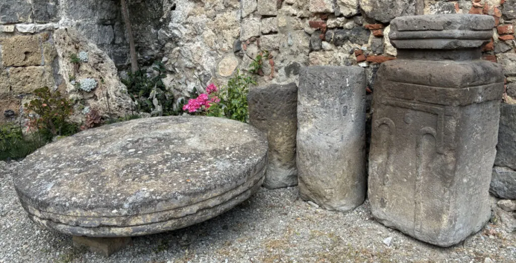 Lavorazioni etrusche su pietra dura a Vulci