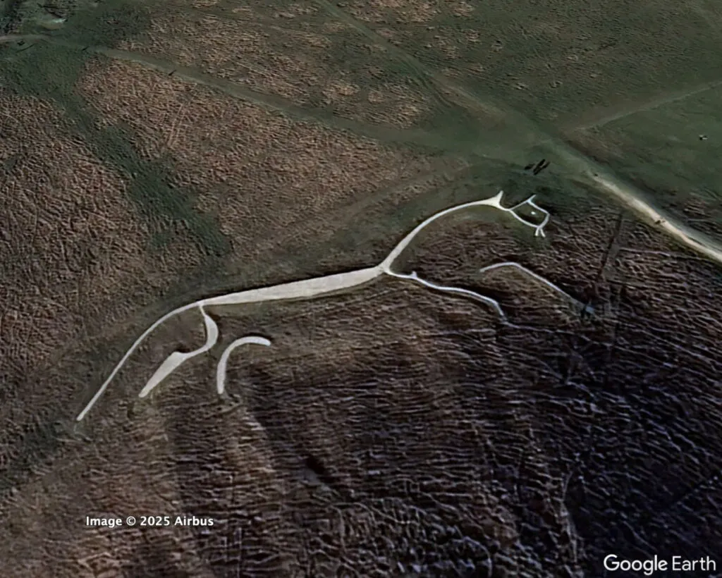 Cavallo bianco di Uffington, Inghilterra - Immagine da Google Earth