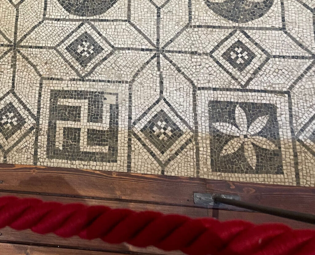 Mosaico etrusco a Volterra