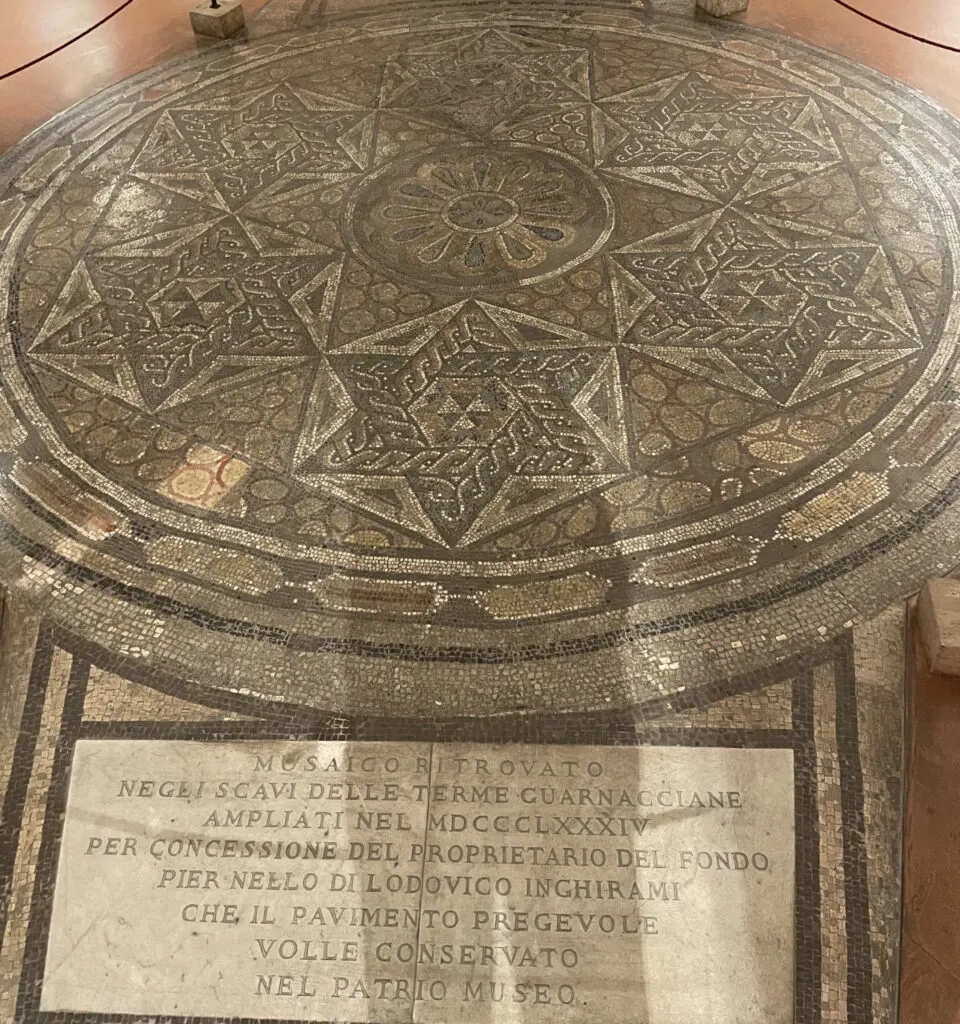 Mosaico etrusco a Volterra